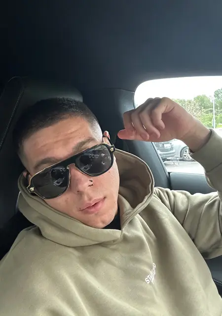 Soy Miguel, 25 años de Fuenlabrada, busco conocer gente para chatear