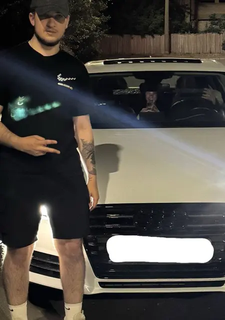 Evgeniy из Черкасс, мне 19, познакомлюсь для приятного времяпровождения