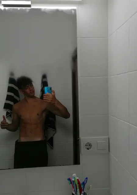 Soy Iker, 18 años de Castro-Urdiales, busco conocer gente para lío de una noche