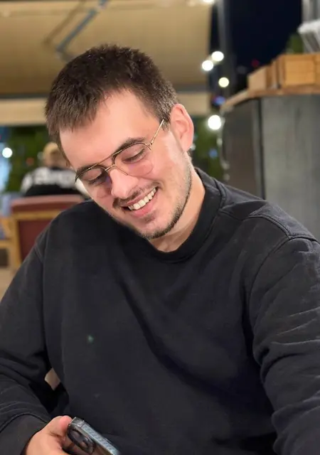 Артур из Бухареста, ищу на сайте знакомства без обязательств