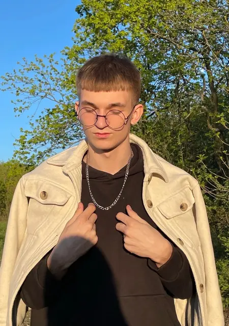 Данил из Луганска, ищу на сайте постоянные отношения