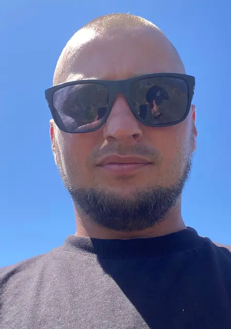 Артур из Житомира, ищу на сайте знакомства на одну ночь