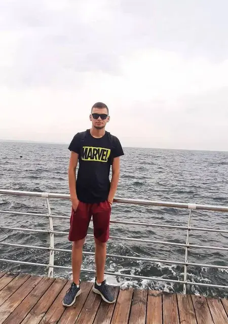 Я Roma, 27, знакомлюсь без обязательств в Сарнах