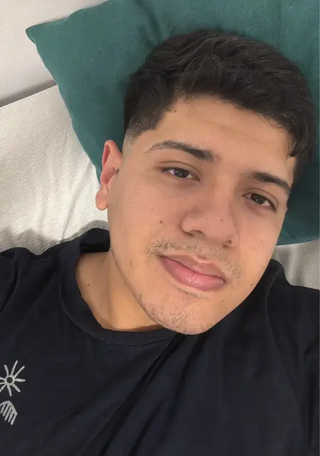 Derek из Санта-Колома-де-Граманет, мне 25, познакомлюсь на одну ночь