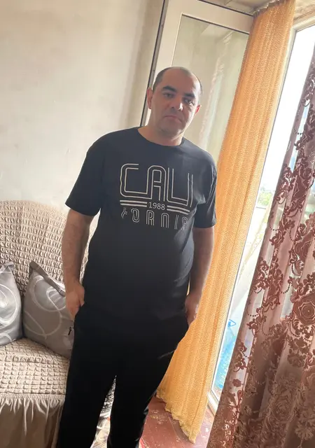 Hovik D из Тбилиси, мне 24, познакомлюсь без обязательств