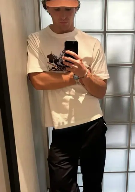 Я Pit, 20, знакомлюсь для общения в Констанц