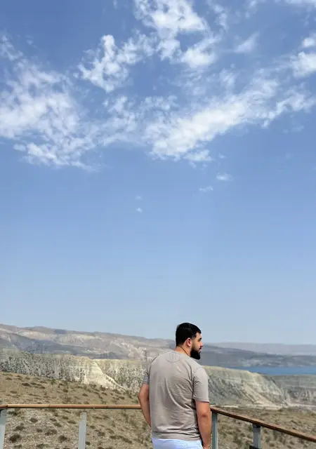 Я Ишхан, 23, из Еревана, ищу знакомства без обязательств