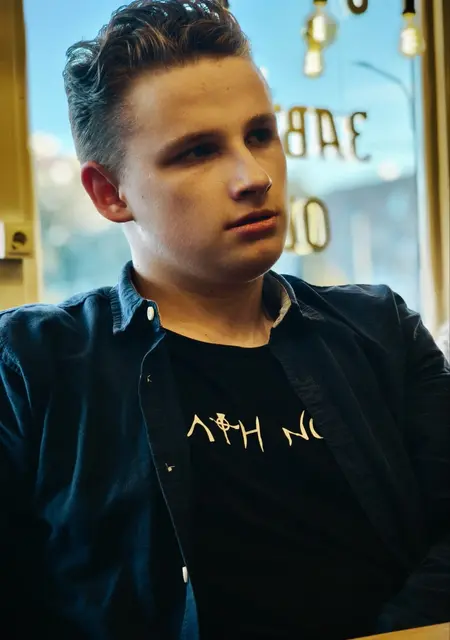 Я Алексей, 18, из Амстердама, ищу знакомства на одну ночь