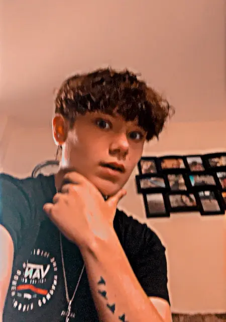 I'm Moderated, 21 from Southampton, seeking connections for friendship