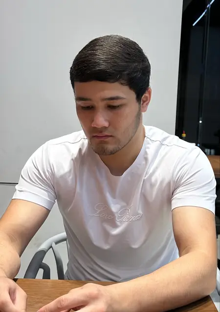 Я Abdulaziz, 20, из Ташкента, ищу знакомство для общения