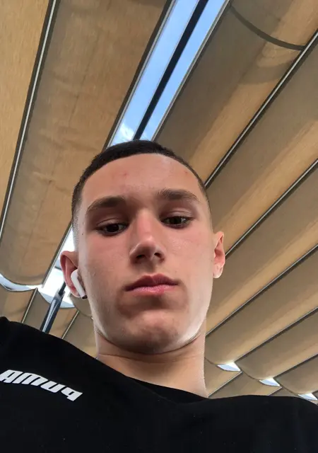 Вадим из Львова, мне 20, познакомлюсь на одну ночь