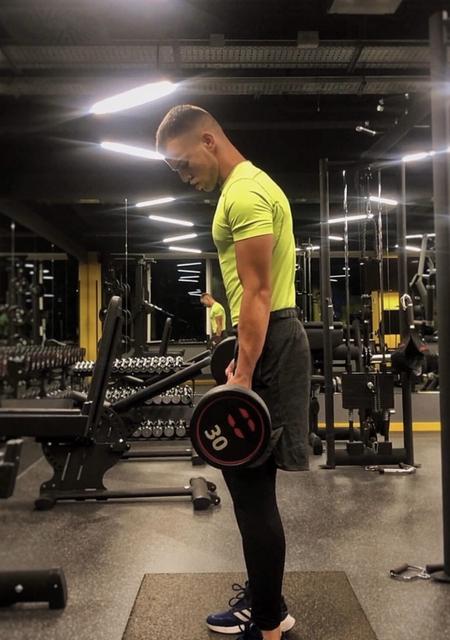 Я Vlad, 27, из Мадрида, ищу знакомства без обязательств