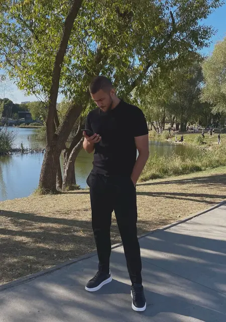 Я Кирилл, 24, из Ивано-Франковска, ищу знакомство для приятного времяпровождения