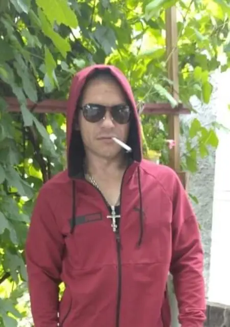 Жека из Славянска, мне 25, познакомлюсь на одну ночь