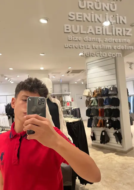 Я Eymen, 18, знакомлюсь для вирта в Измите