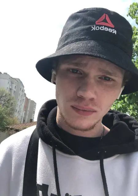 Я Олександр, 22, из Чернигова, ищу знакомства без обязательств