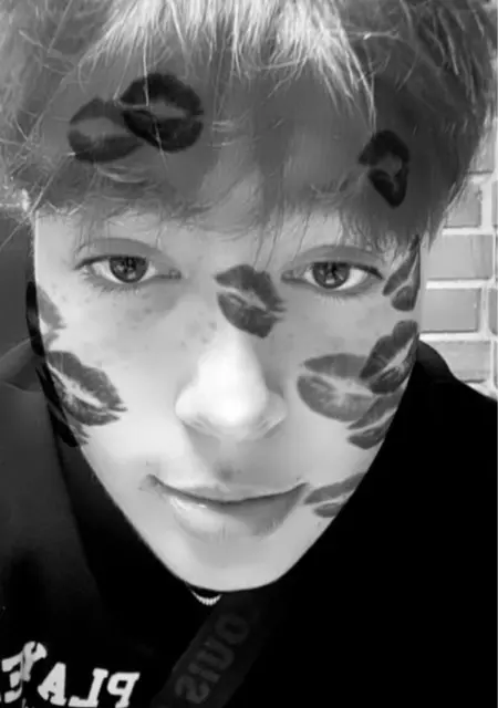 Я Ваня, 18, знакомлюсь для общения в Харькове