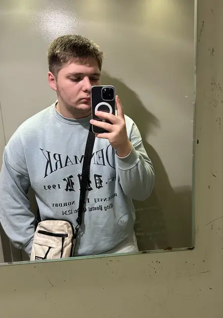 Артём из Вены, ищу на сайте знакомства на одну ночь