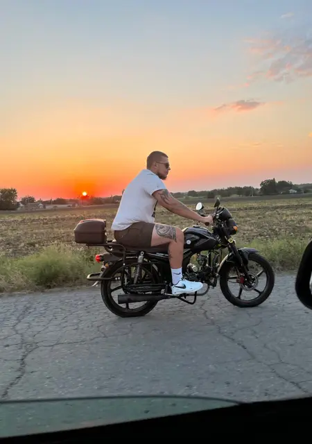 Я Vyacheslav, 27, из Мелитополя, ищу знакомства на одну ночь