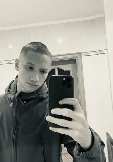 Я Олександр, 18, знакомлюсь на одну ночь в Хмельницком