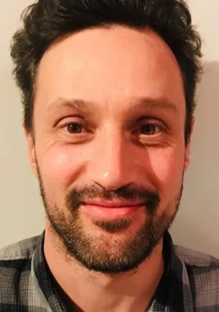 Soy John, 48 años de Elche, busco conocer gente para lío de una noche