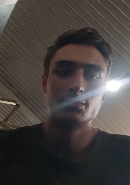 Роберт из Староконстантинова, мне 23, познакомлюсь для приятного времяпровождения