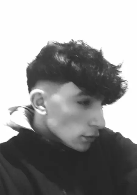 Soy Tony, 24 años de Tudela, busco conocer gente para lío de una noche