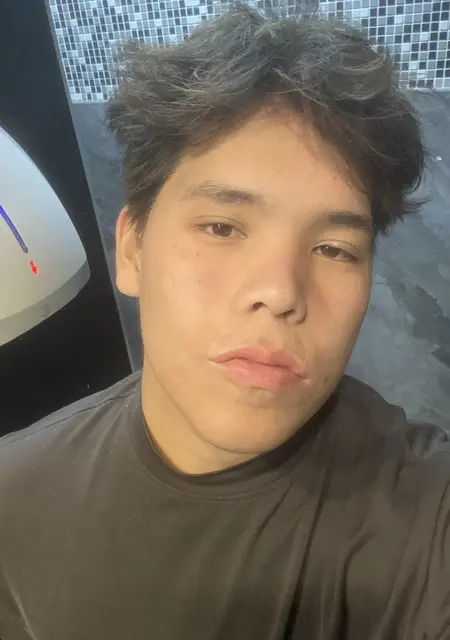 Ernur из Бишкека, мне 19, познакомлюсь на одну ночь