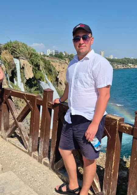 Я Павел, 30, из Москвы, ищу знакомства без обязательств