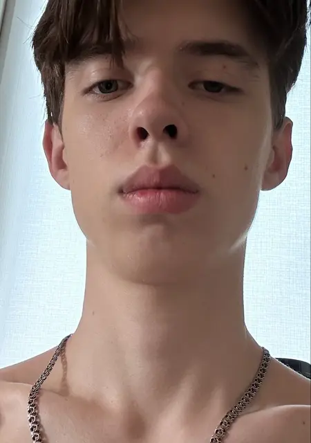 Лабуба з Житомира, мені 19 років, познайомлюсь на одну ніч