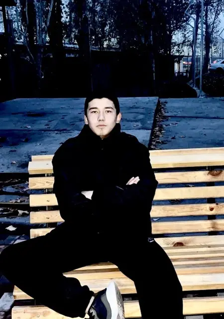 Я Abdukodir, 18, из Оша, ищу знакомства на одну ночь