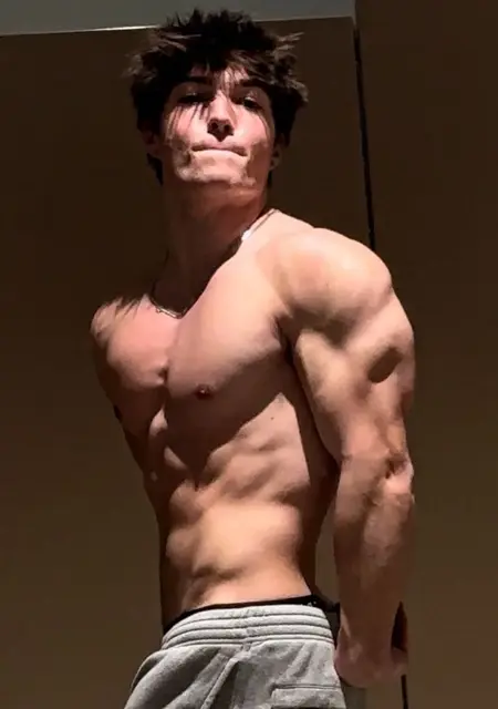 Patryk из Закопане, мне 21, познакомлюсь без обязательств