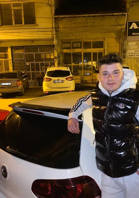 Я Emir Alp, 18, знакомлюсь для вирта в Анкаре