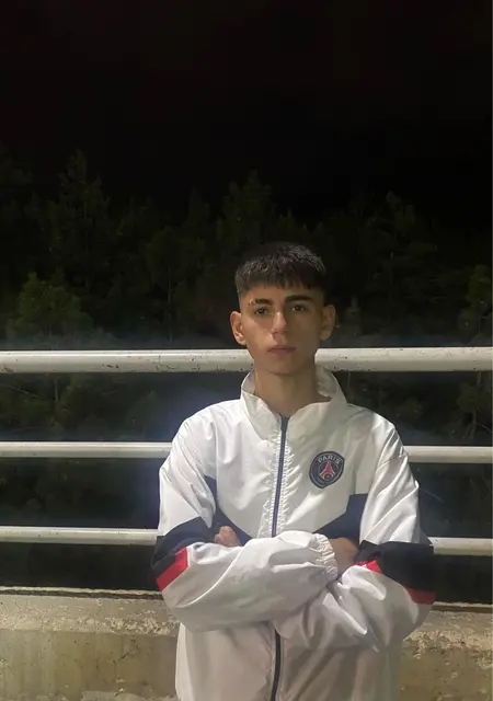 Я Samet, 19, из Анкары, ищу знакомства без обязательств