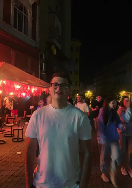 Я Женя, 21, из Ивано-Франковска, ищу знакомство для общения