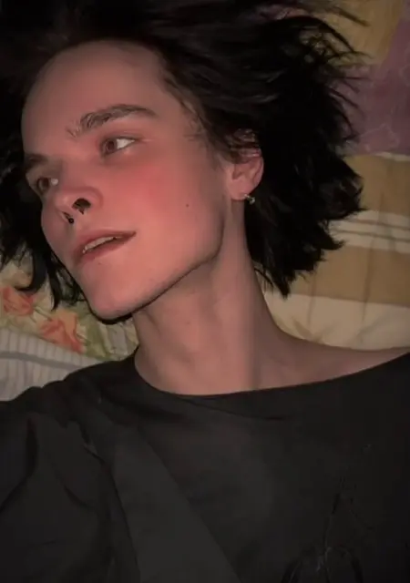 Я Виктор, 21, из Амстердама, ищу знакомство для приятного времяпровождения