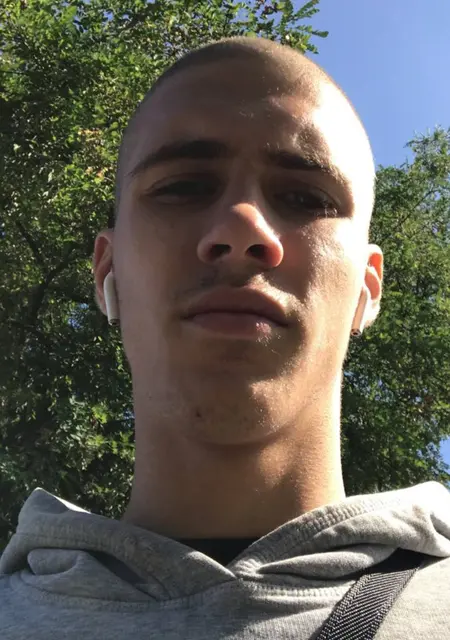 Даня из Харькова, мне 19, познакомлюсь без обязательств