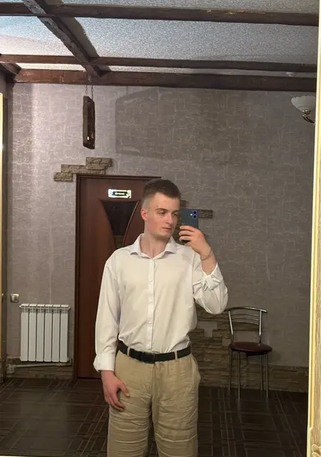 Вадим из Макеевки, мне 20, познакомлюсь для приятного времяпровождения