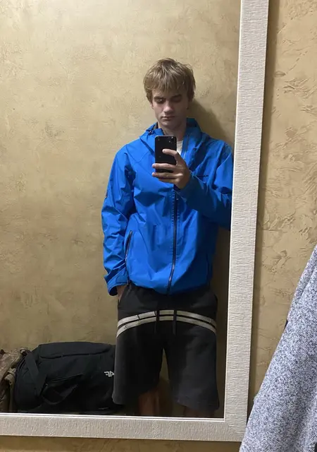 Я Глеб, 19, знакомлюсь на одну ночь в Киеве