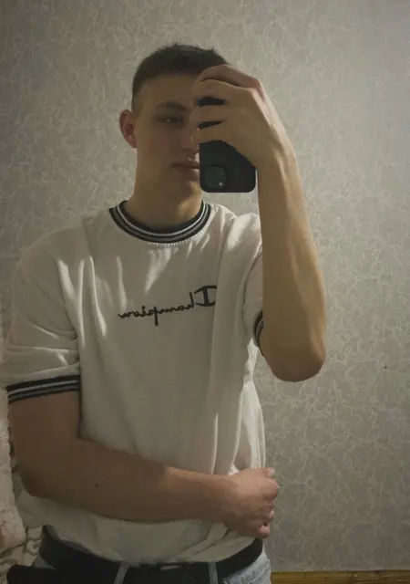 Я Роман, 19, из Запорожья, ищу знакомства на одну ночь