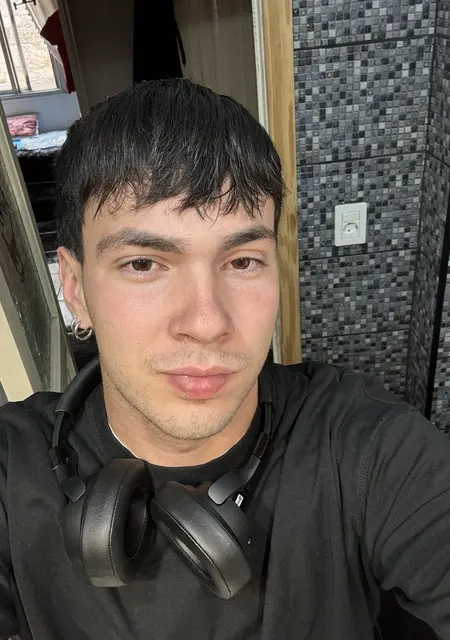 Javier из Санта-крус-де-тенерифа, мне 22, познакомлюсь для открытые отношения