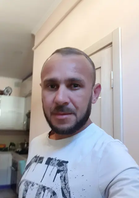 Я Богдан, 39 років, знайомлюсь на одну ніч у Ромни