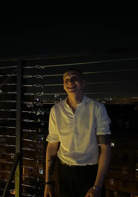 Владислав из Берлина, мне 21, познакомлюсь для открытые отношения