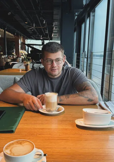 Я Олексій, 32 років з Київ, шукаю знайомство для відкриті стосунки