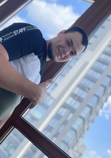 Я Сергей, 25, из Маневичей, ищу знакомства без обязательств