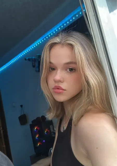 Юлия из Донецка, мне 19, познакомлюсь для вирта