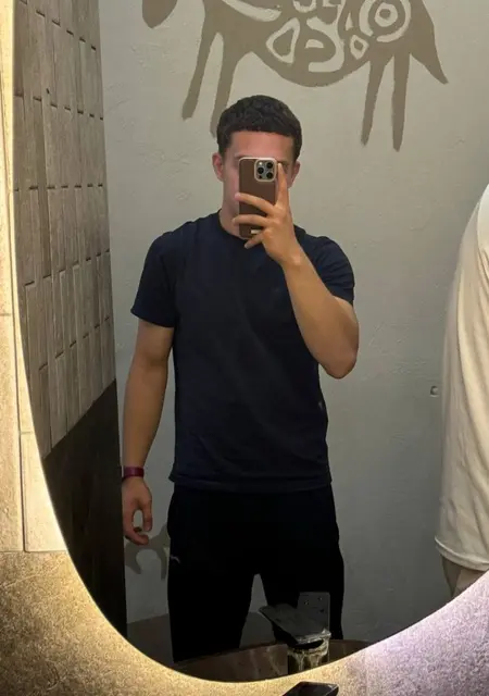 Я Даниэль, 18, из Бишкека, ищу знакомства на одну ночь