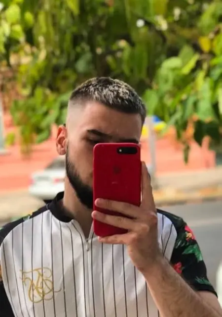 Михаил з Одеси, мені 21 років, познайомлюсь для спілкування