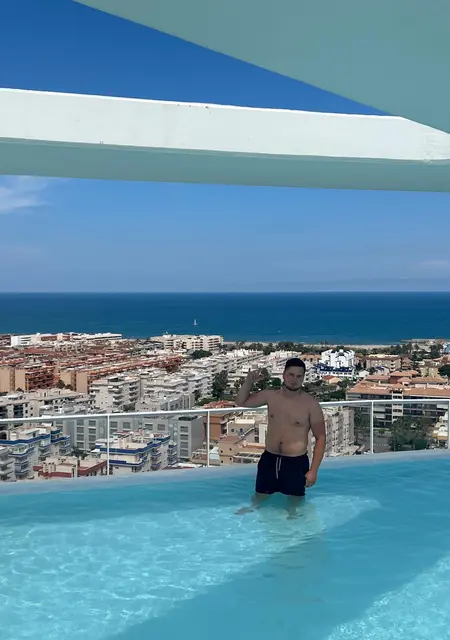 Я Кирилл, 27, из Патерна, ищу знакомство для приятного времяпровождения