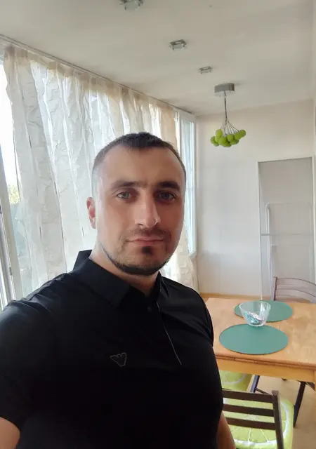 Лео з Макіївки, шукаю на сайті знайомства на одну ніч